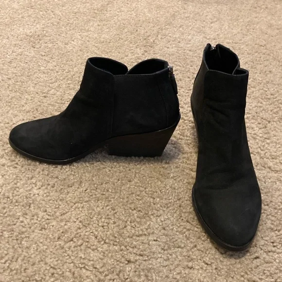 Eileen Fisher Black Leather Booties with Block Heel - Picture 2 of 4